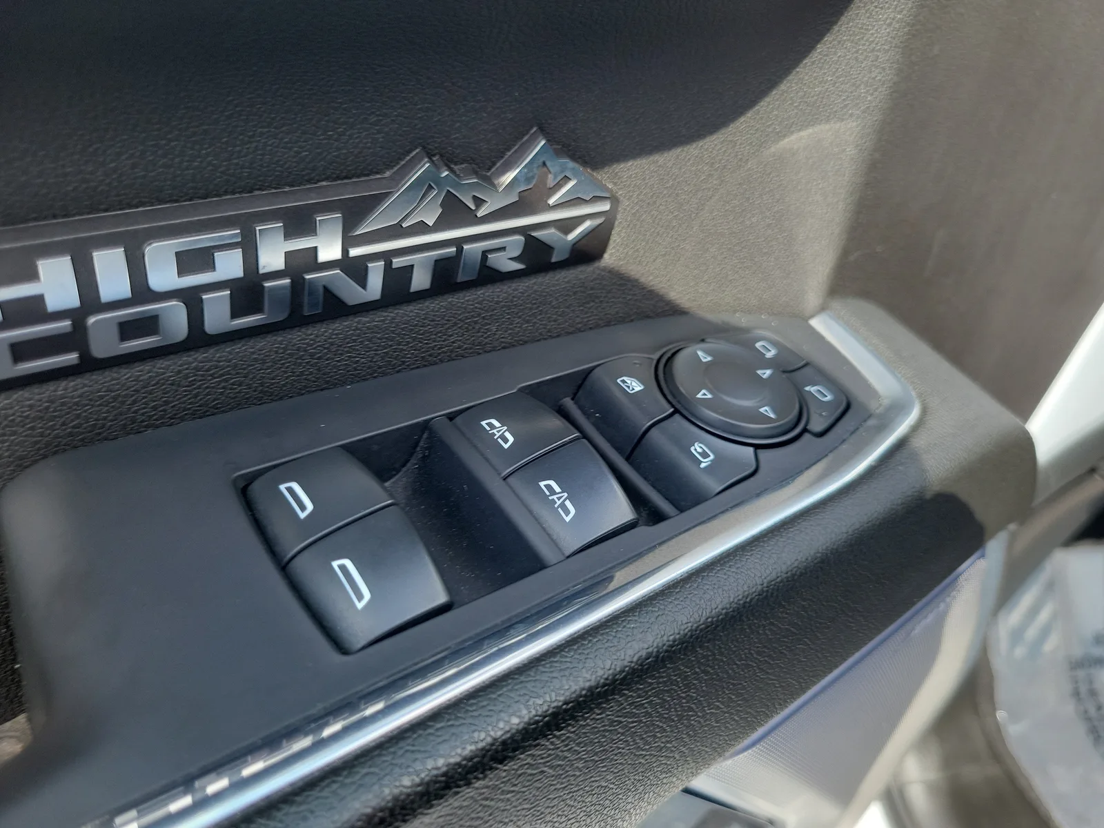 2023 Chevrolet Silverado 1500 High Country photo 22
