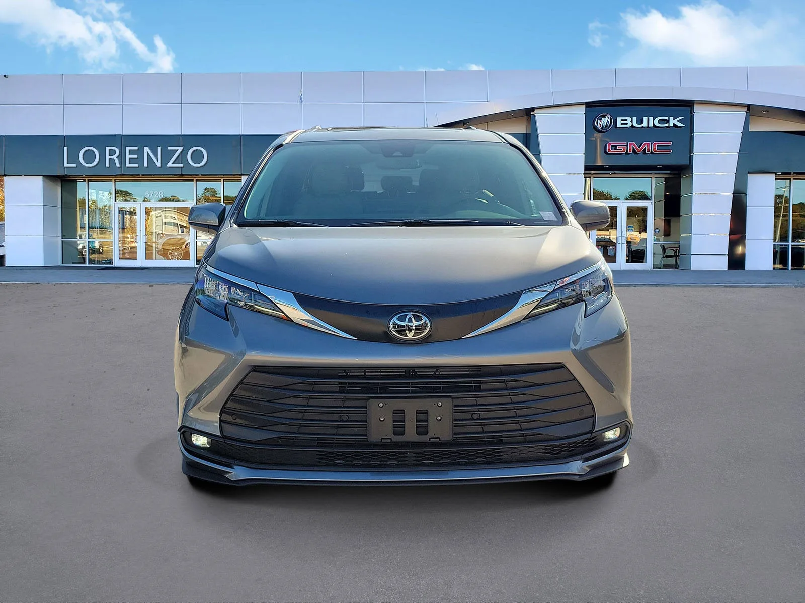 2026 Toyota Sienna XLE photo 2
