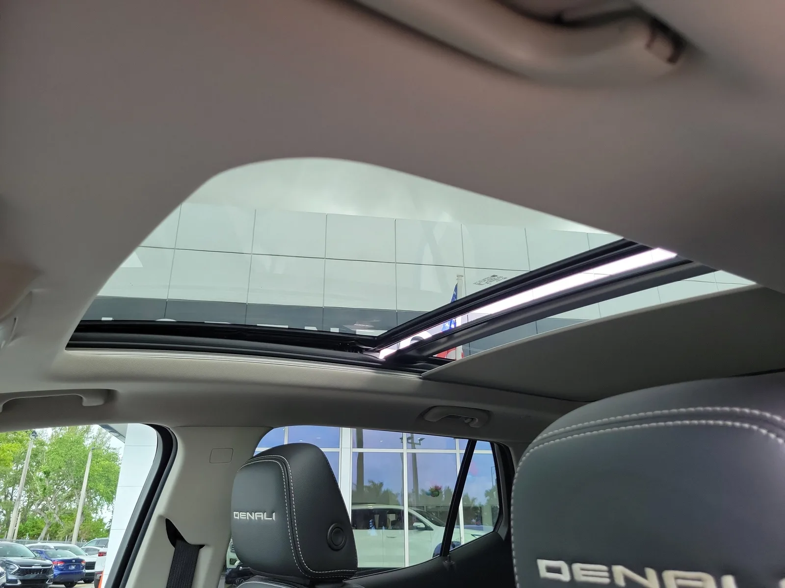 2024 GMC Terrain Denali photo 12