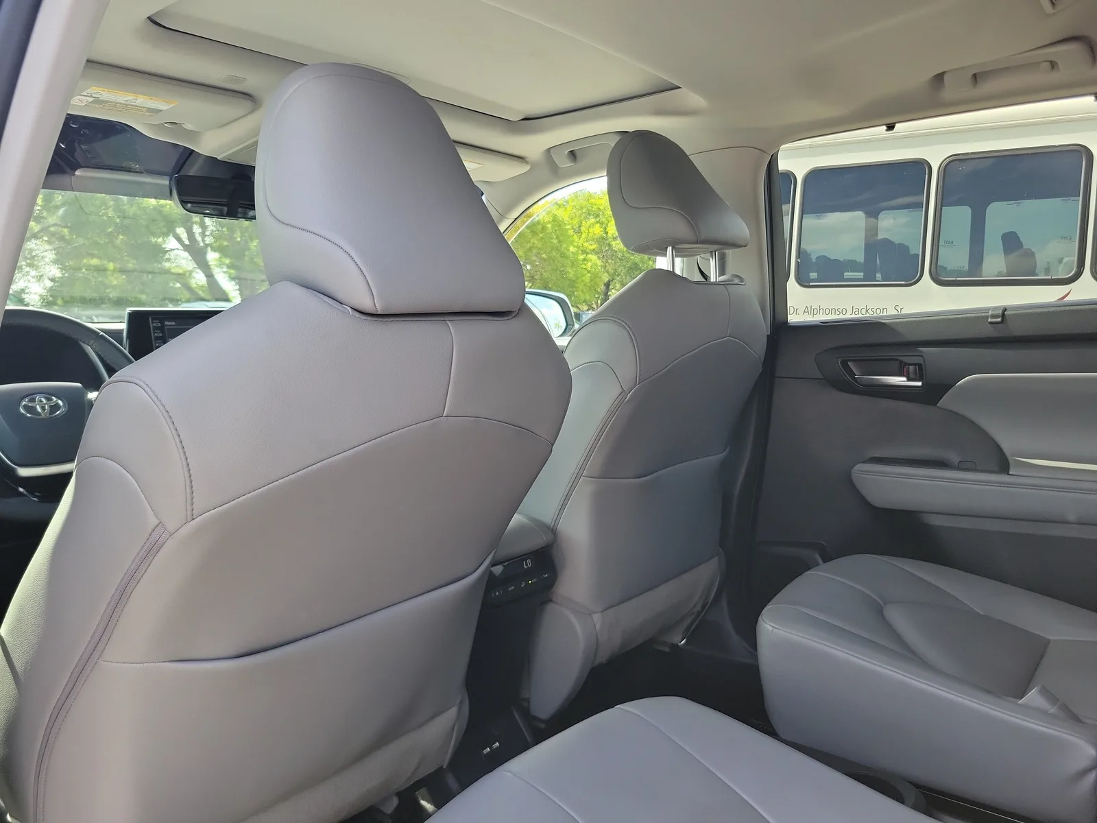 2021 Toyota Highlander XLE photo 15
