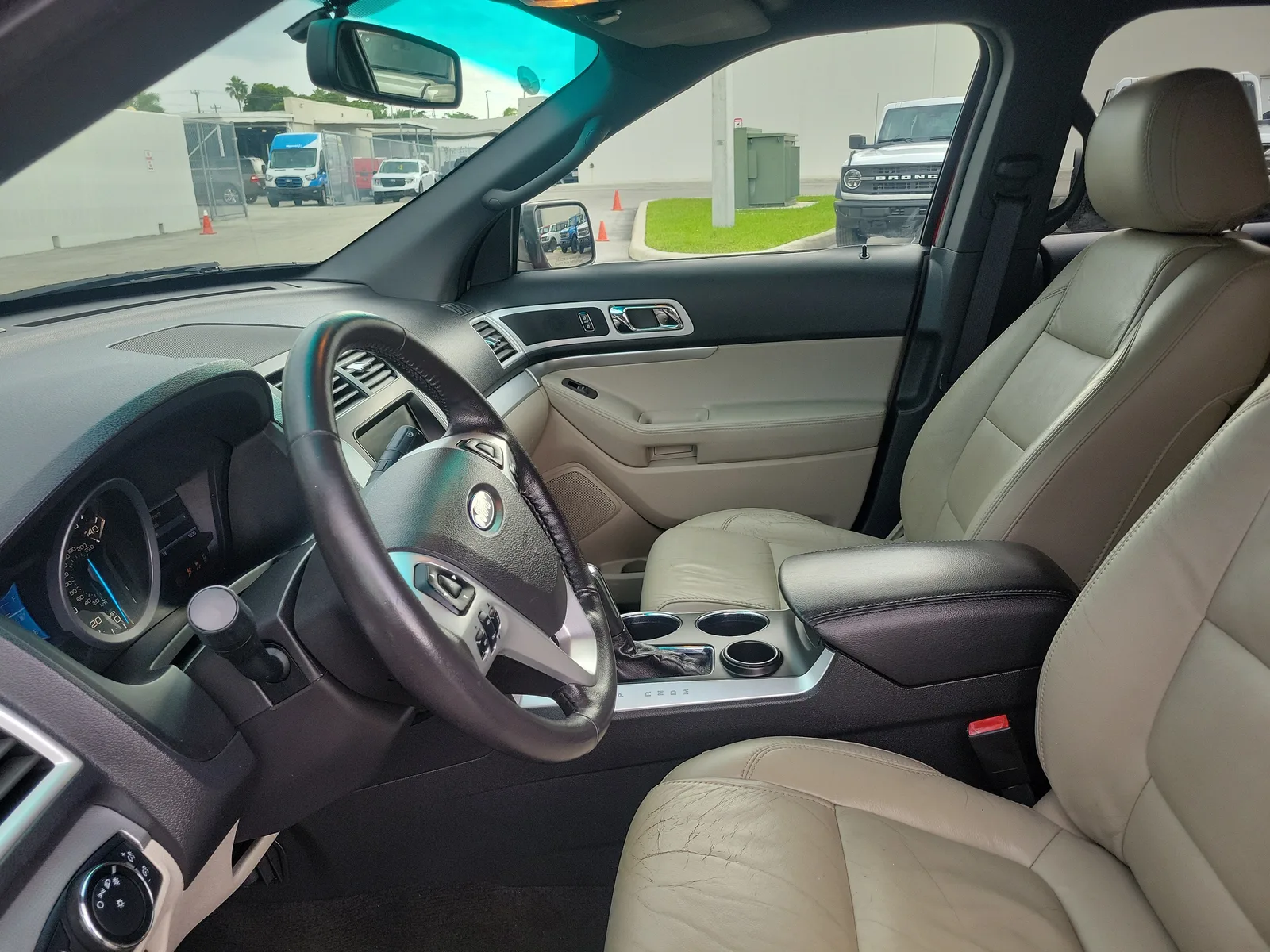 2014 Ford Explorer XLT photo 21