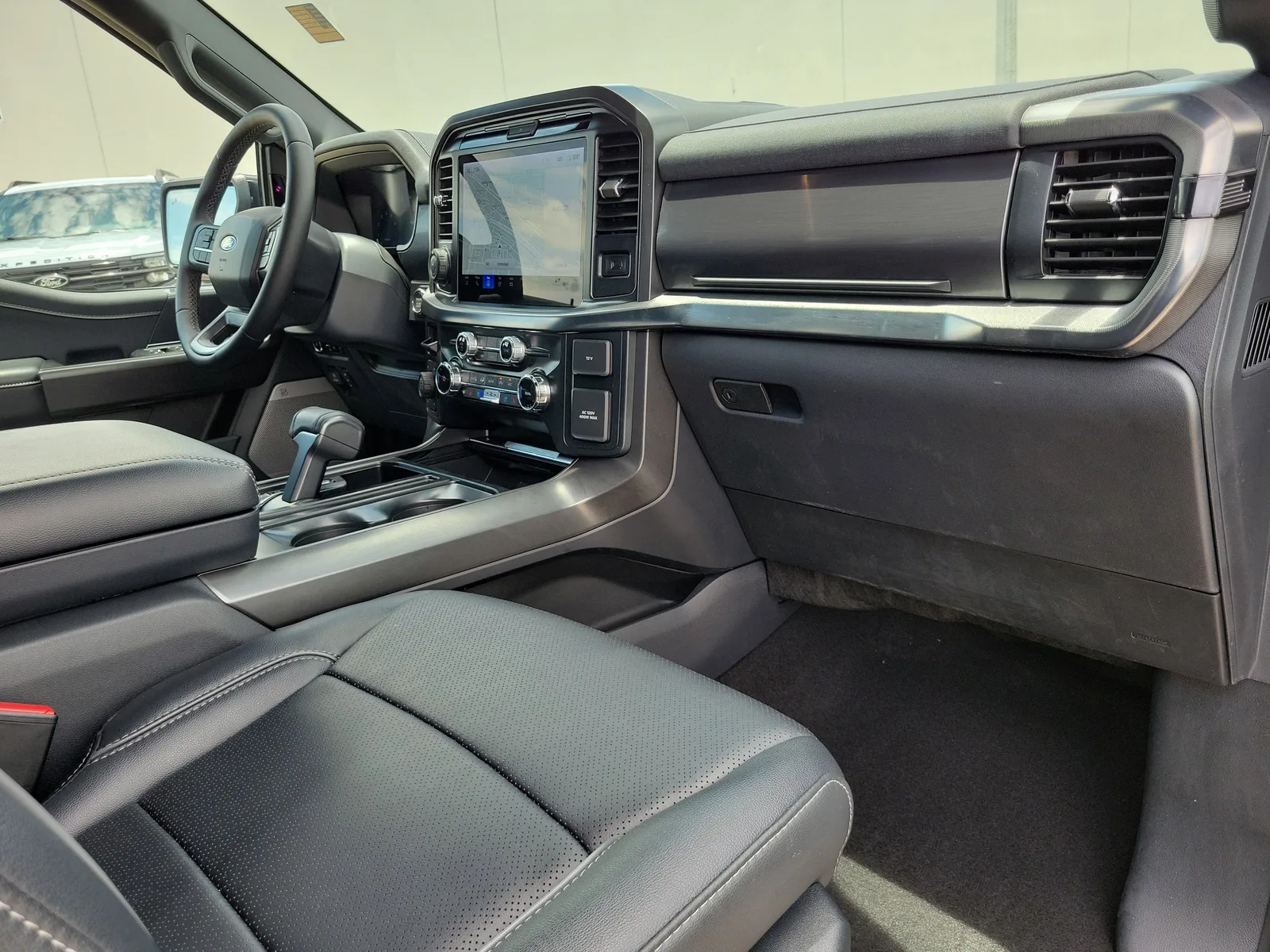 2025 Ford F-150 LARIAT 4WD photo 13