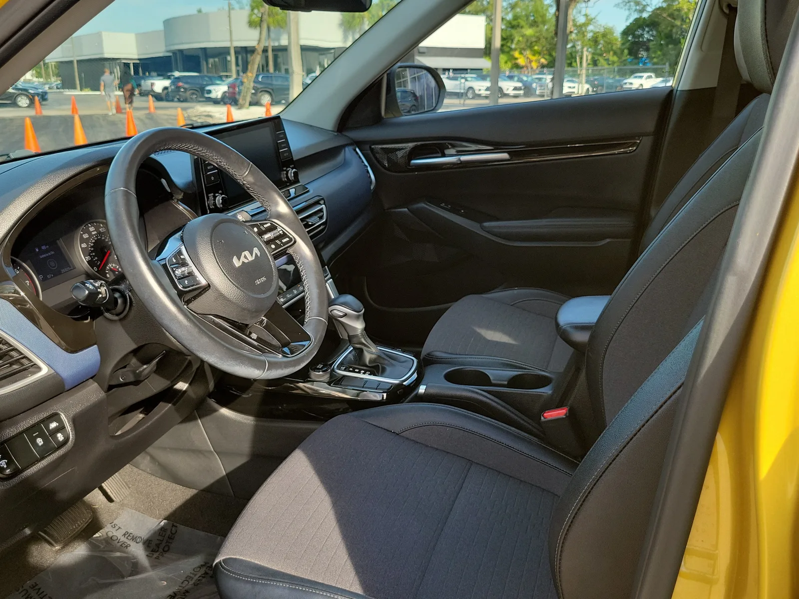2023 Kia Seltos S photo 11