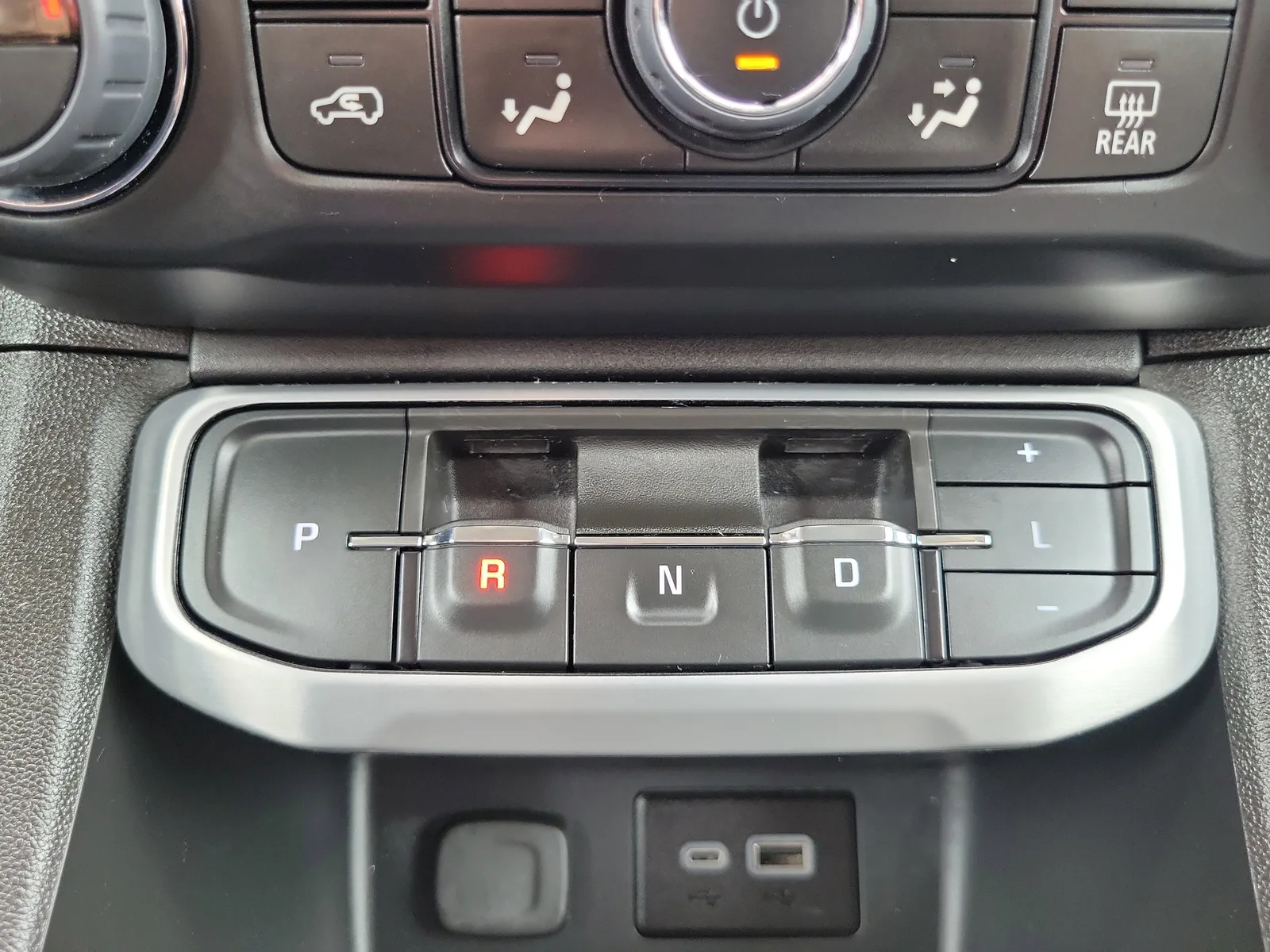 2023 GMC Acadia SLE photo 22