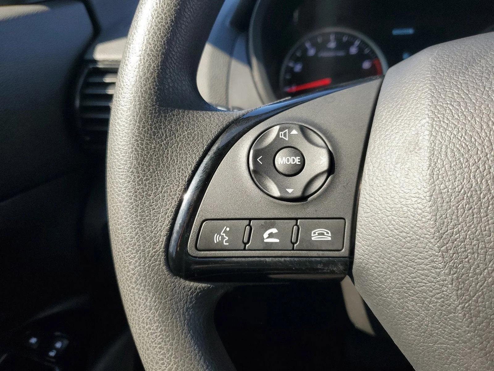 2024 Mitsubishi Eclipse Cross LE photo 18