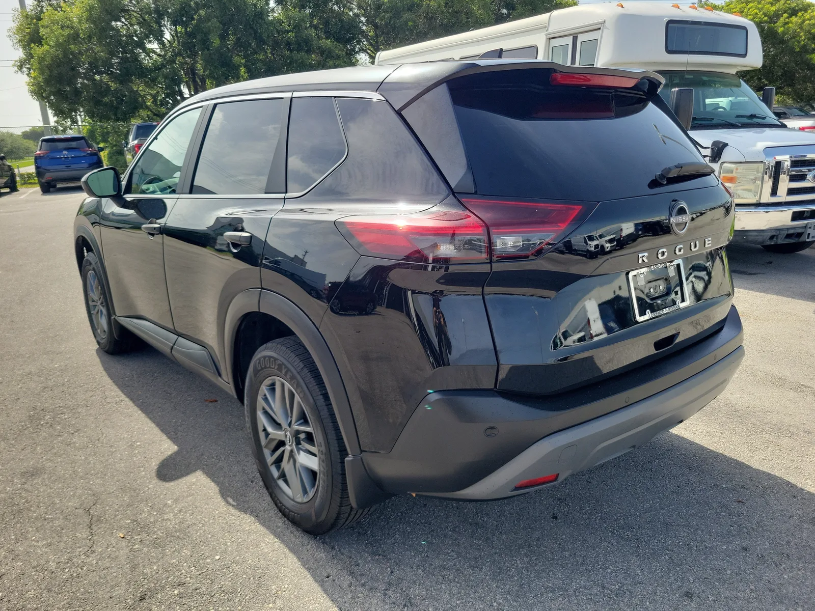2023 Nissan Rogue S photo 7