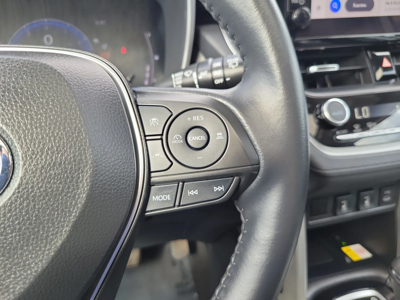 2023 Toyota Corolla Cross XLE photo 19