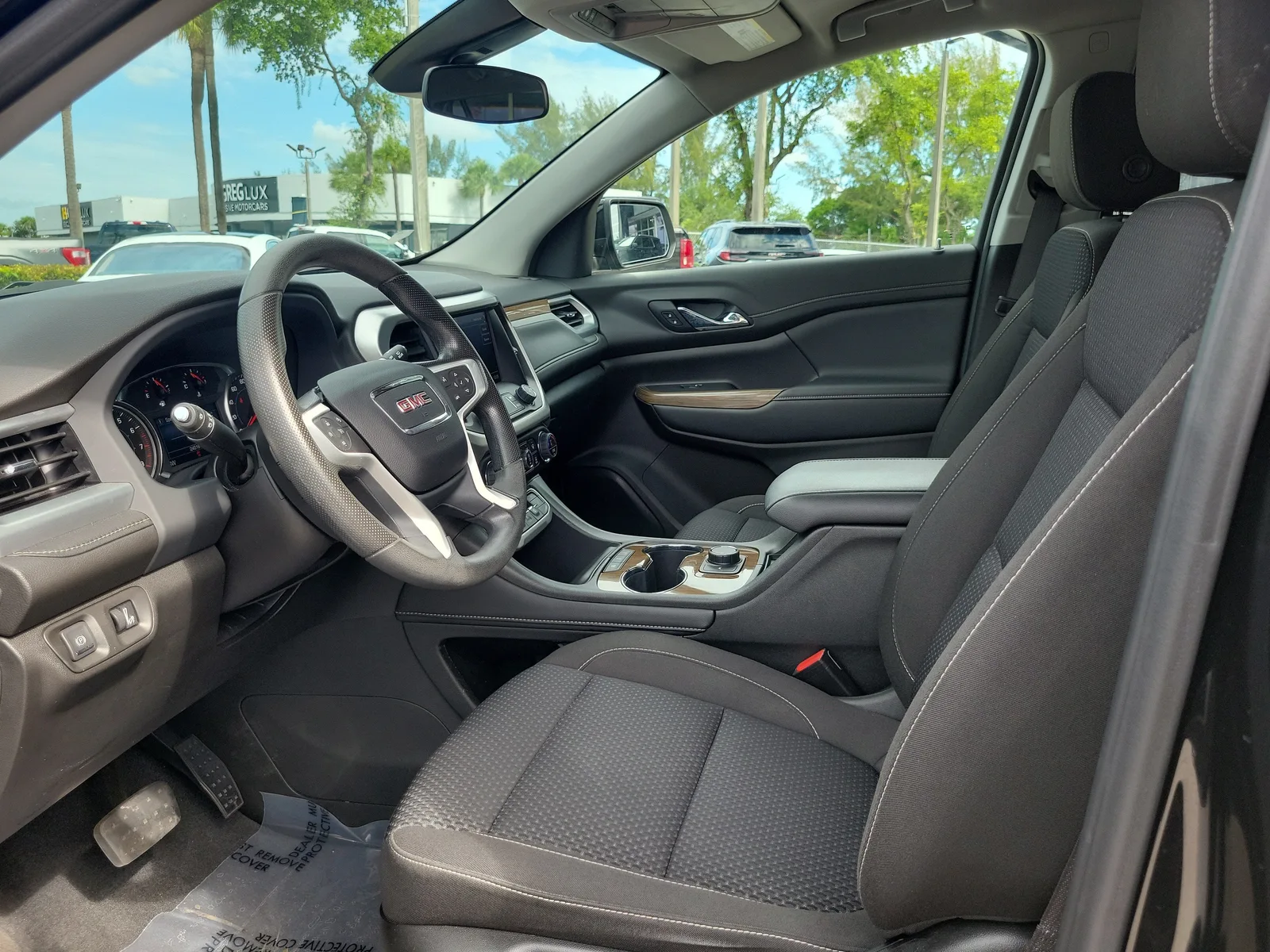 2023 GMC Acadia SLE photo 11