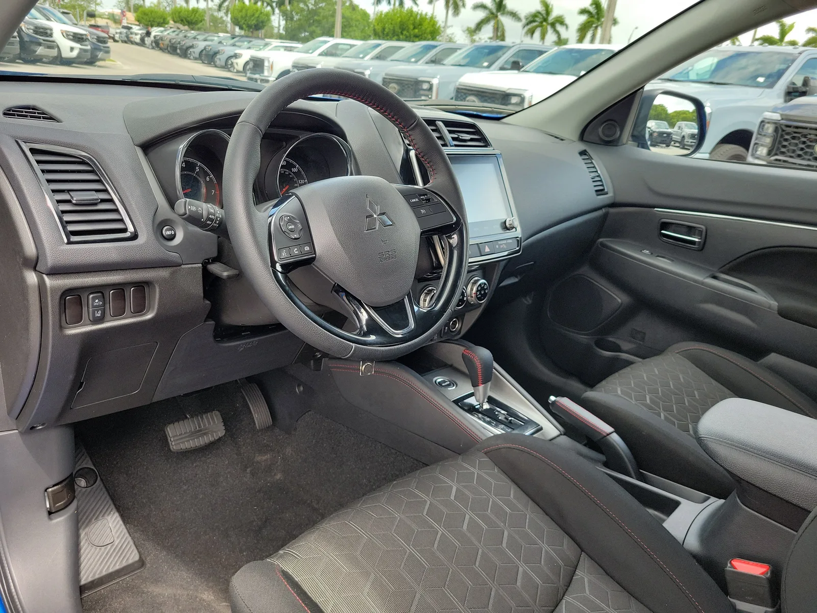 2025 Mitsubishi Outlander Sport LE photo 9