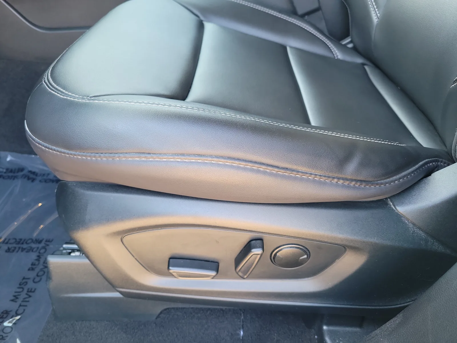 2023 Ford Explorer XLT photo 12