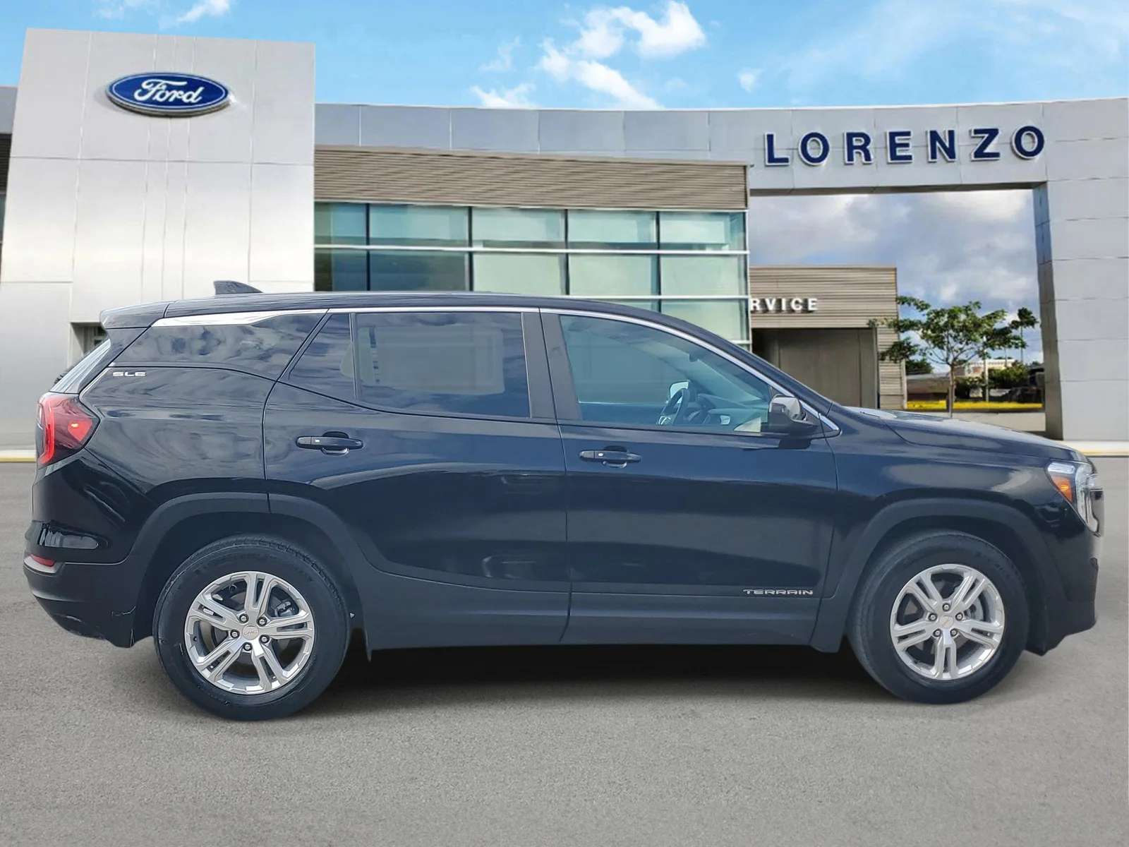 2024 GMC Terrain SLE photo 4