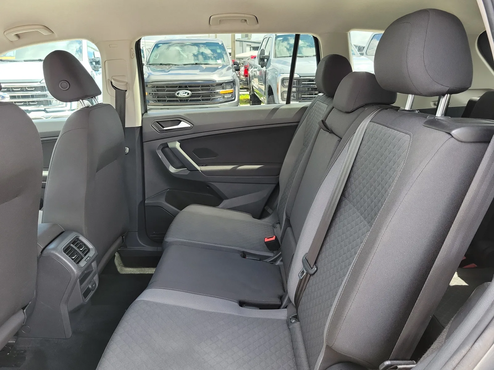 2019 Volkswagen Tiguan S photo 12
