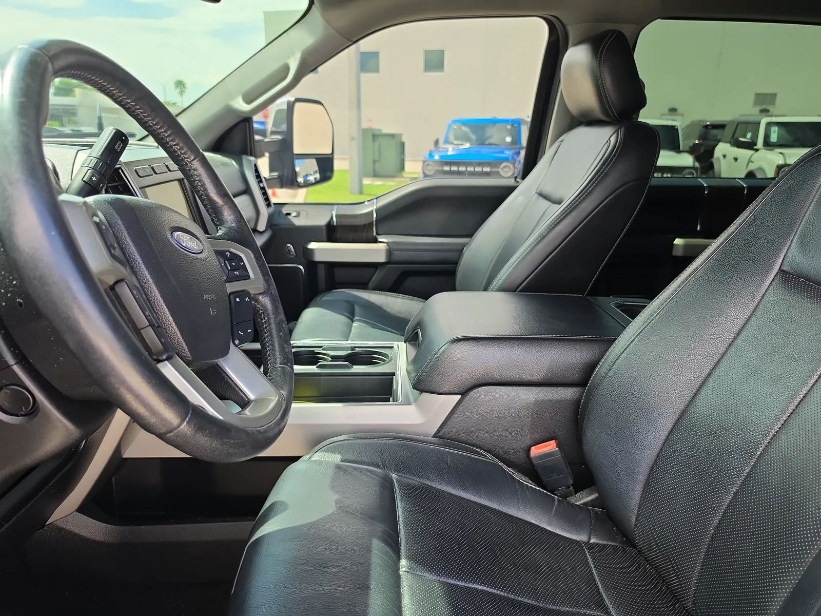 2020 Ford Super Duty F-350 DRW LARIAT 4WD Diesel photo 10
