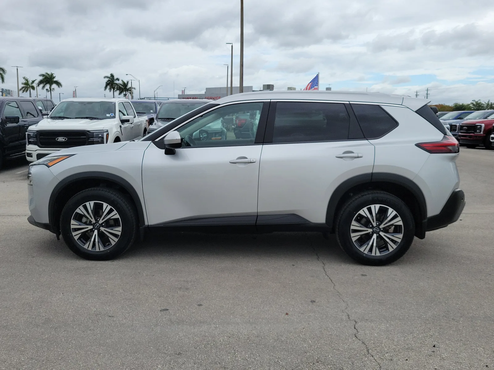 2023 Nissan Rogue SV photo 7