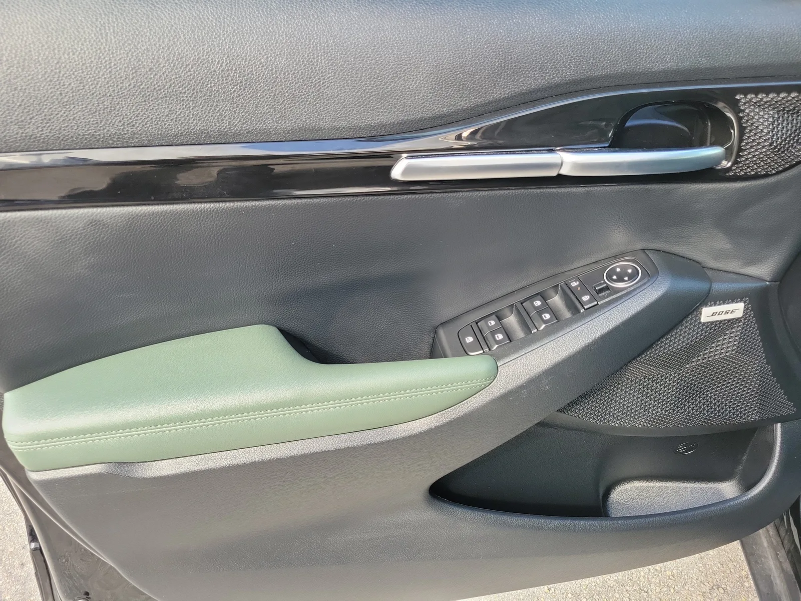 2025 Kia Seltos SX photo 22