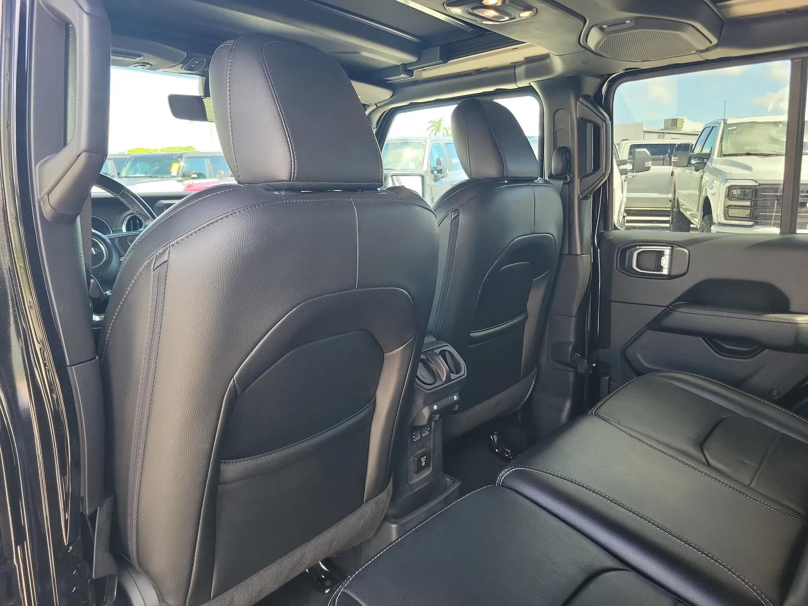2022 Jeep Wrangler 4xe Unlimited Sahara photo 14
