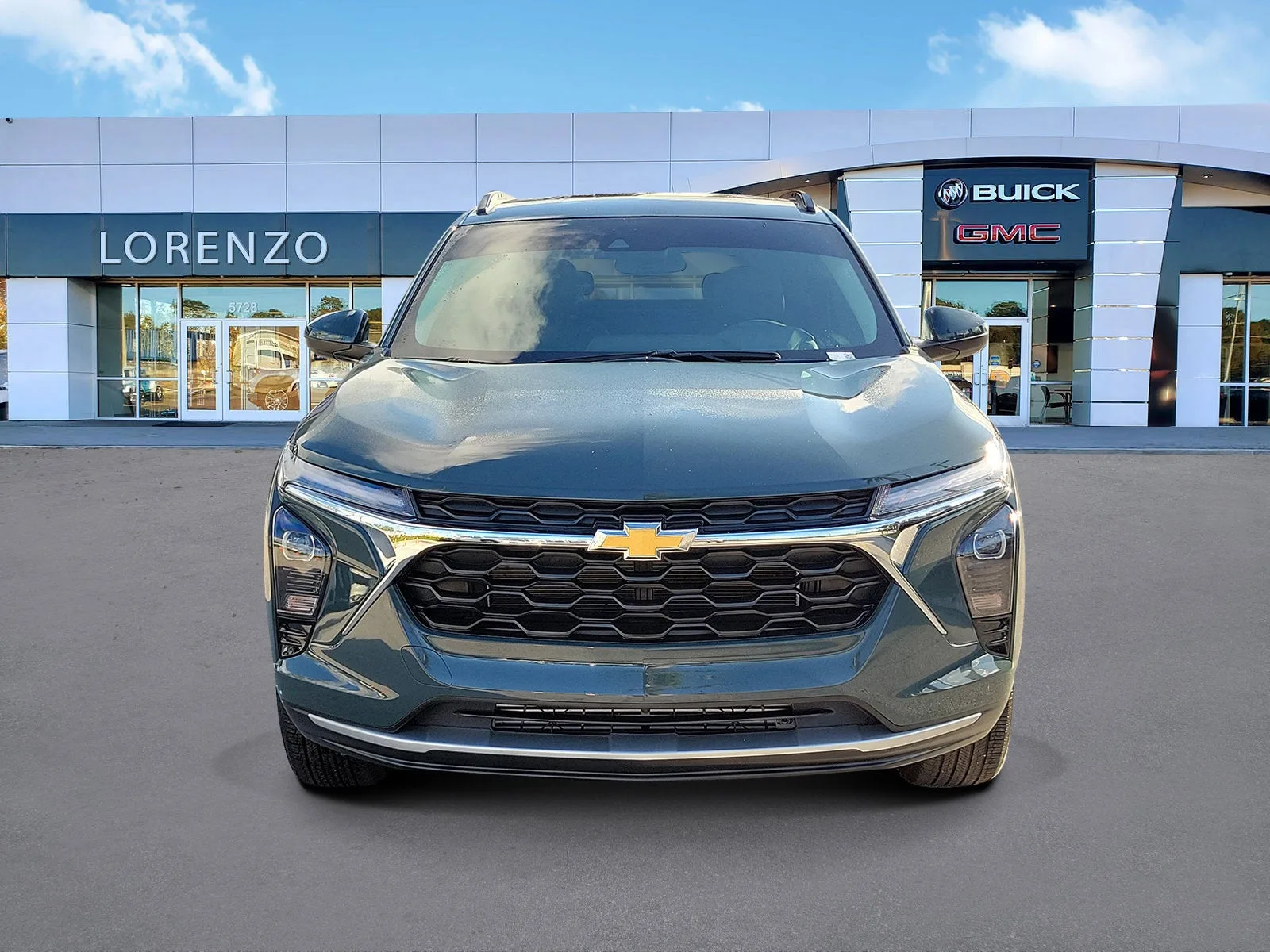 2025 Chevrolet Trax LT photo 2