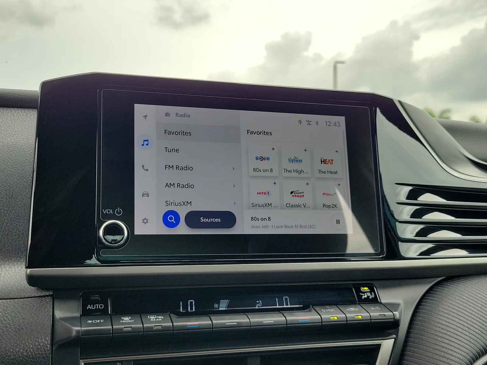 2025 Toyota Camry SE photo 29