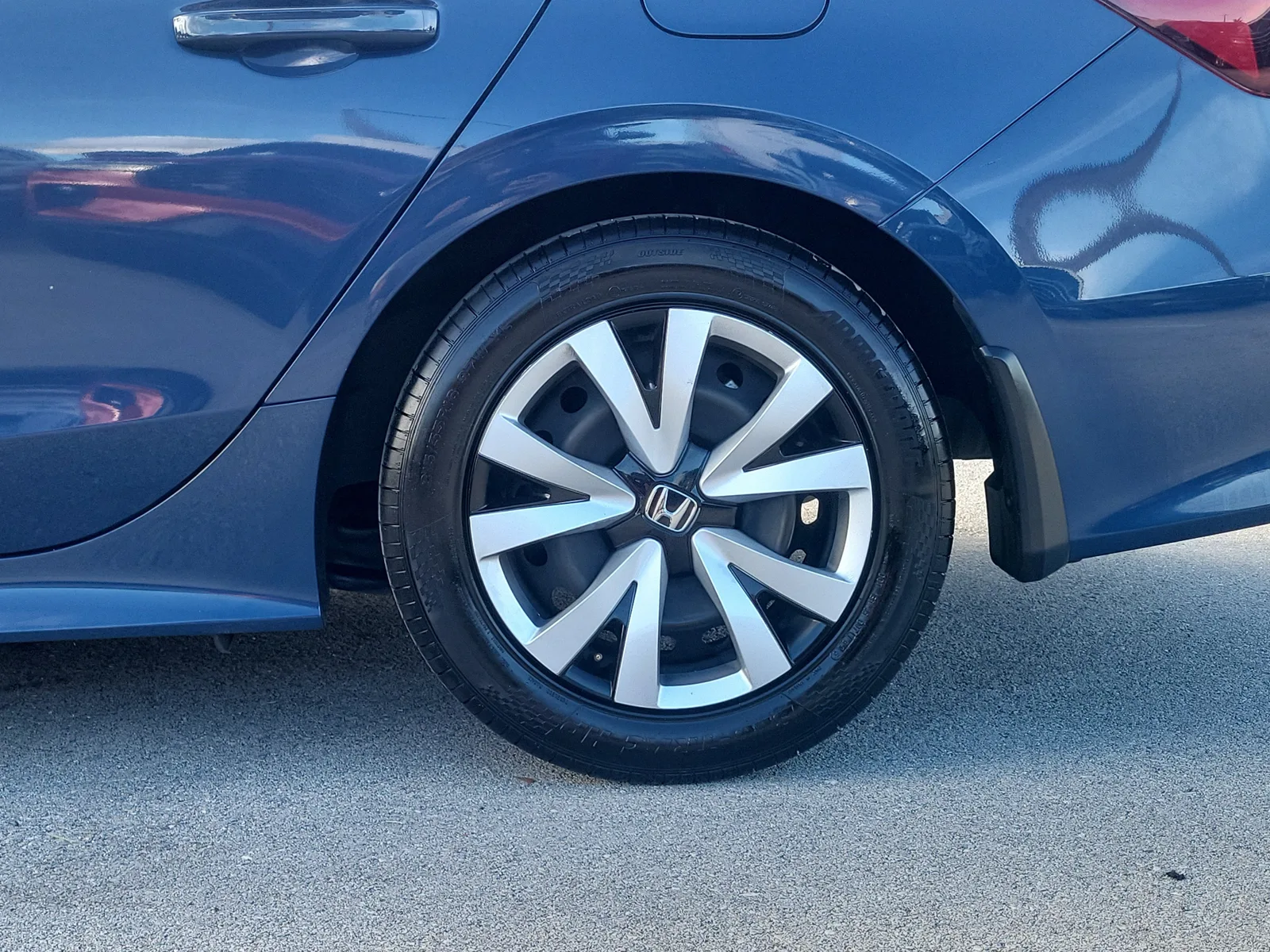 2025 Honda Civic Sedan LX photo 30
