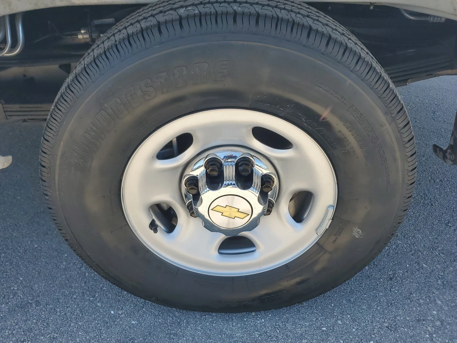 2025 Chevrolet Express Passenger LT photo 28