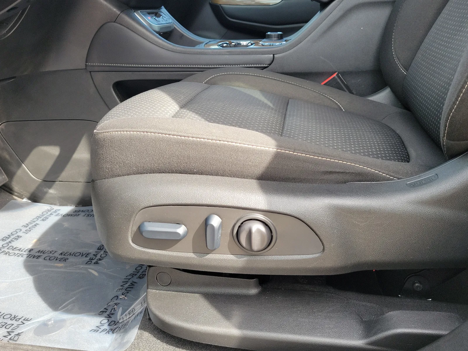 2023 GMC Acadia SLE photo 17