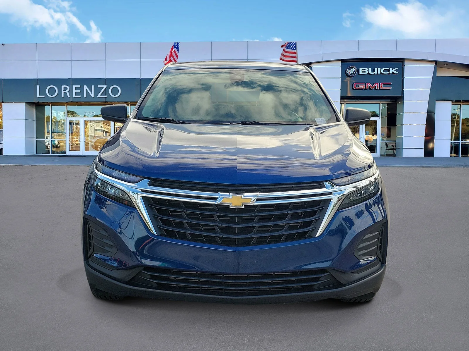 2023 Chevrolet Equinox LS photo 2