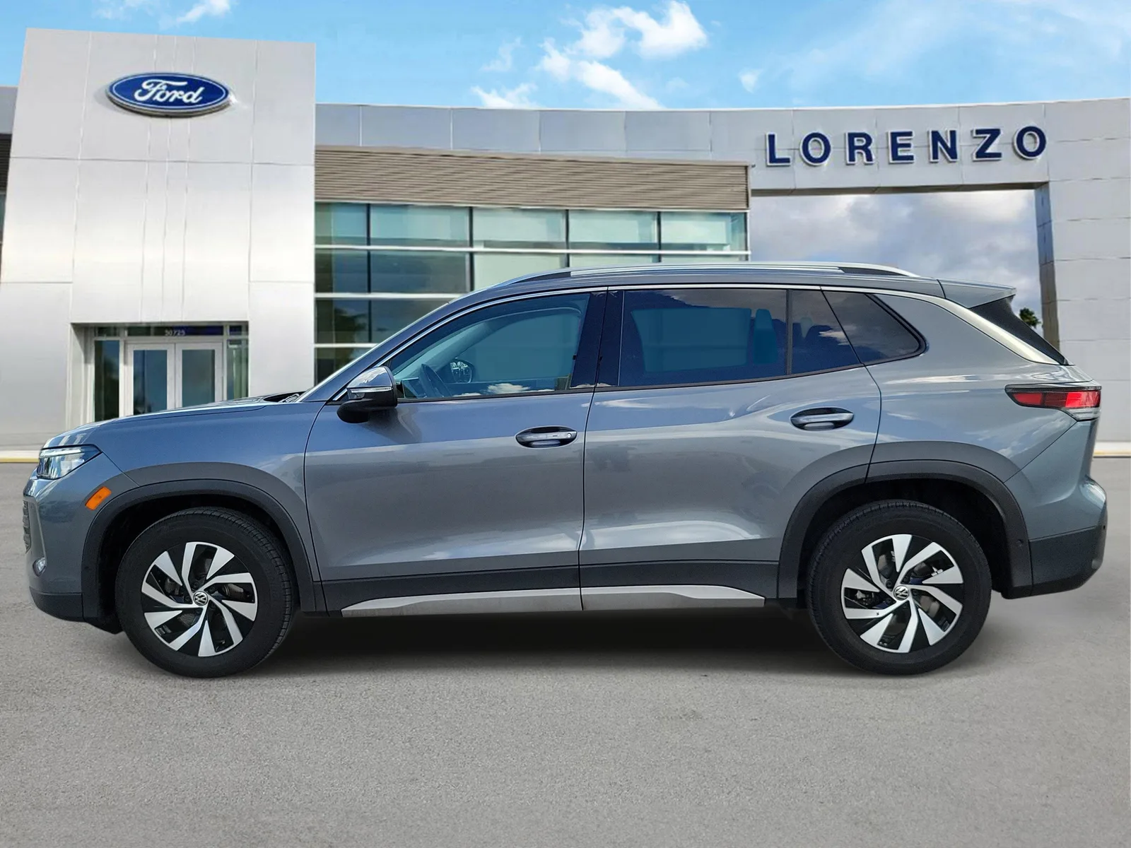 2025 Volkswagen Tiguan S photo 8
