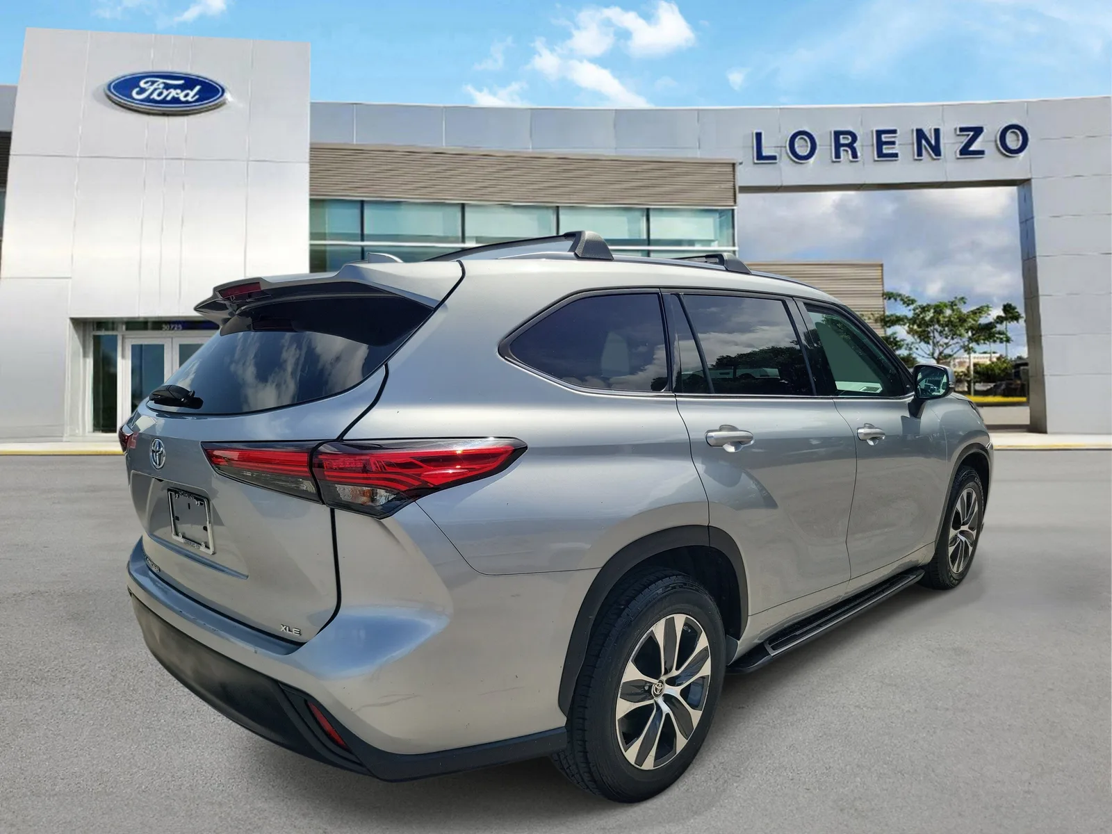 2021 Toyota Highlander XLE photo 5
