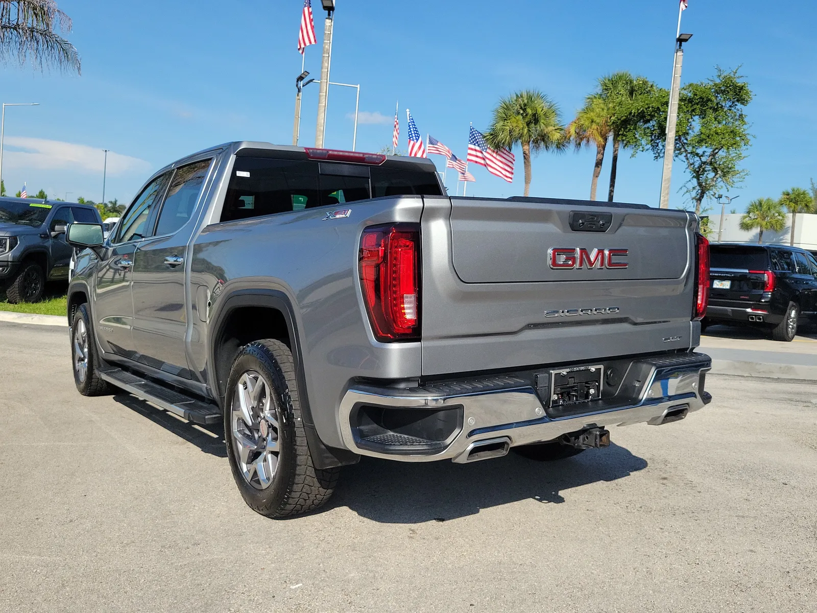 2024 GMC Sierra 1500 SLT photo 7