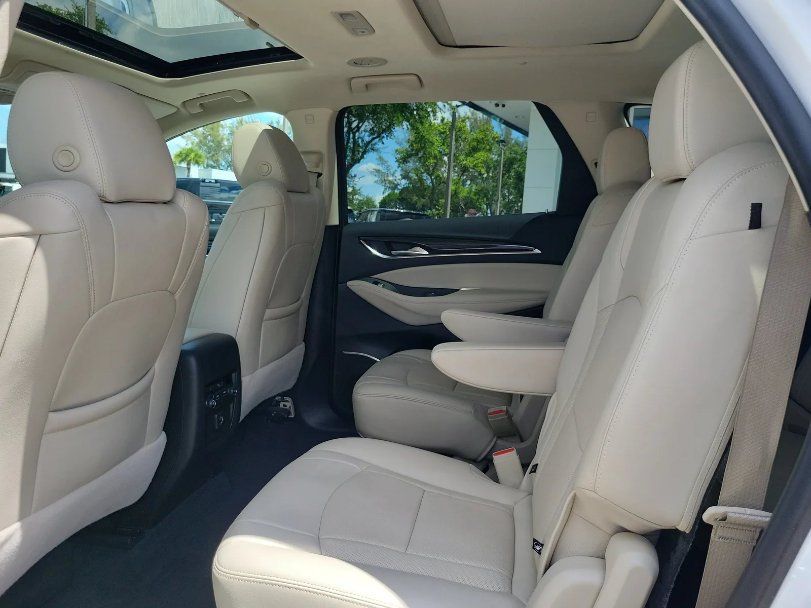 2024 Buick Enclave Essence photo 14