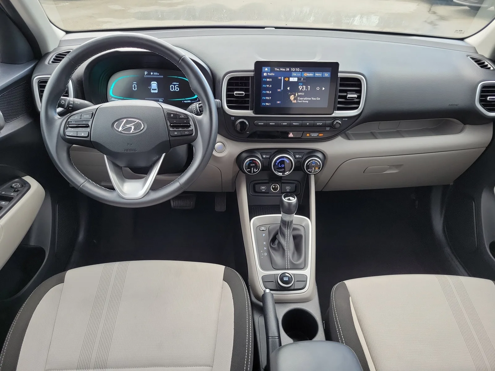 2025 Hyundai Venue SEL photo 16