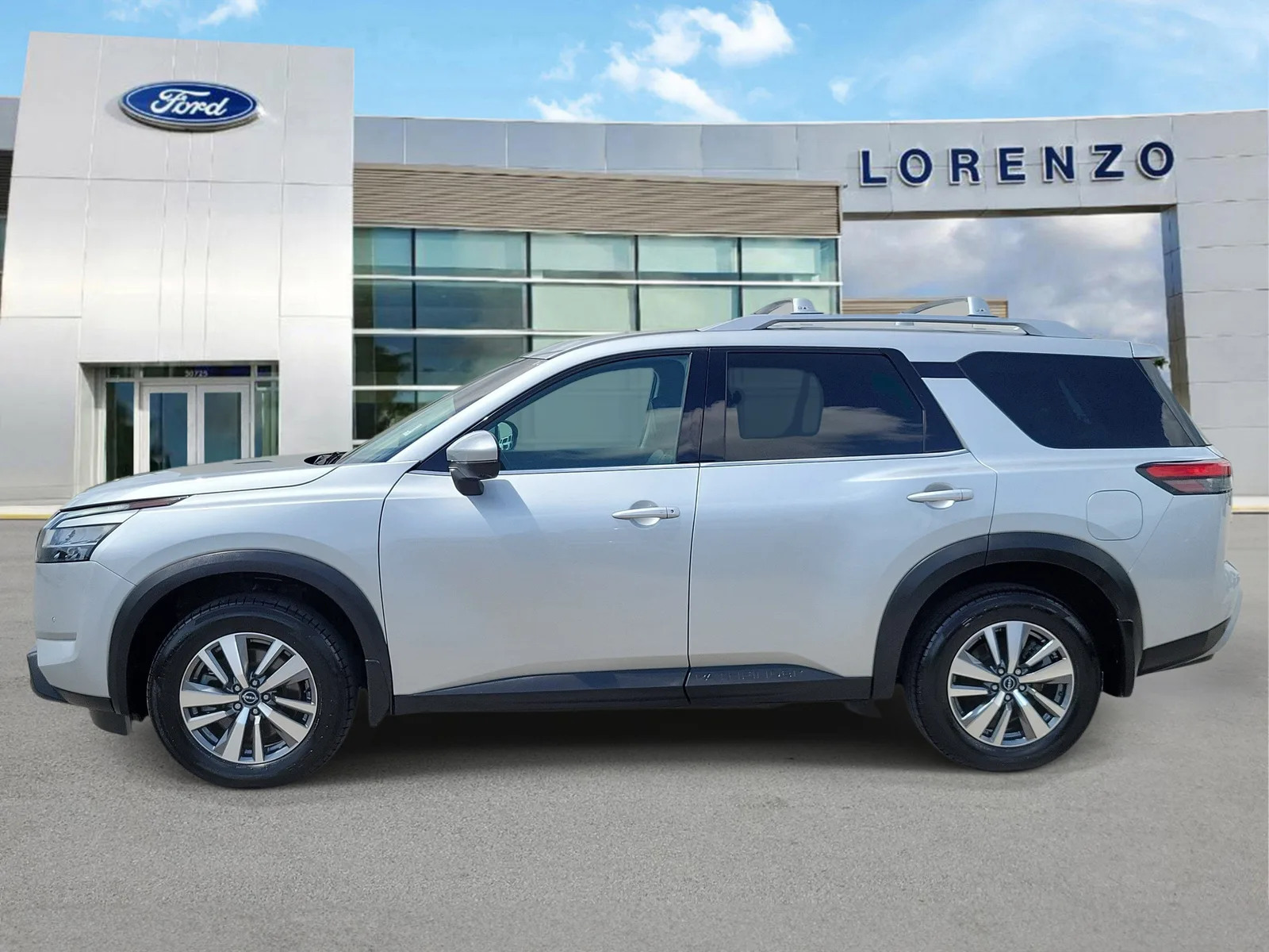 2024 Nissan Pathfinder SL photo 8