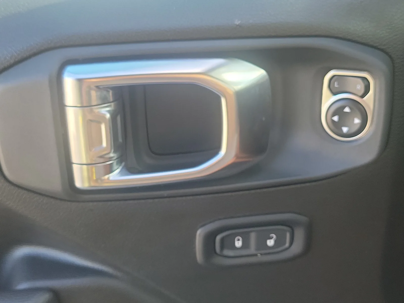 2025 Jeep Wrangler 4xe Willys 4WD photo 29