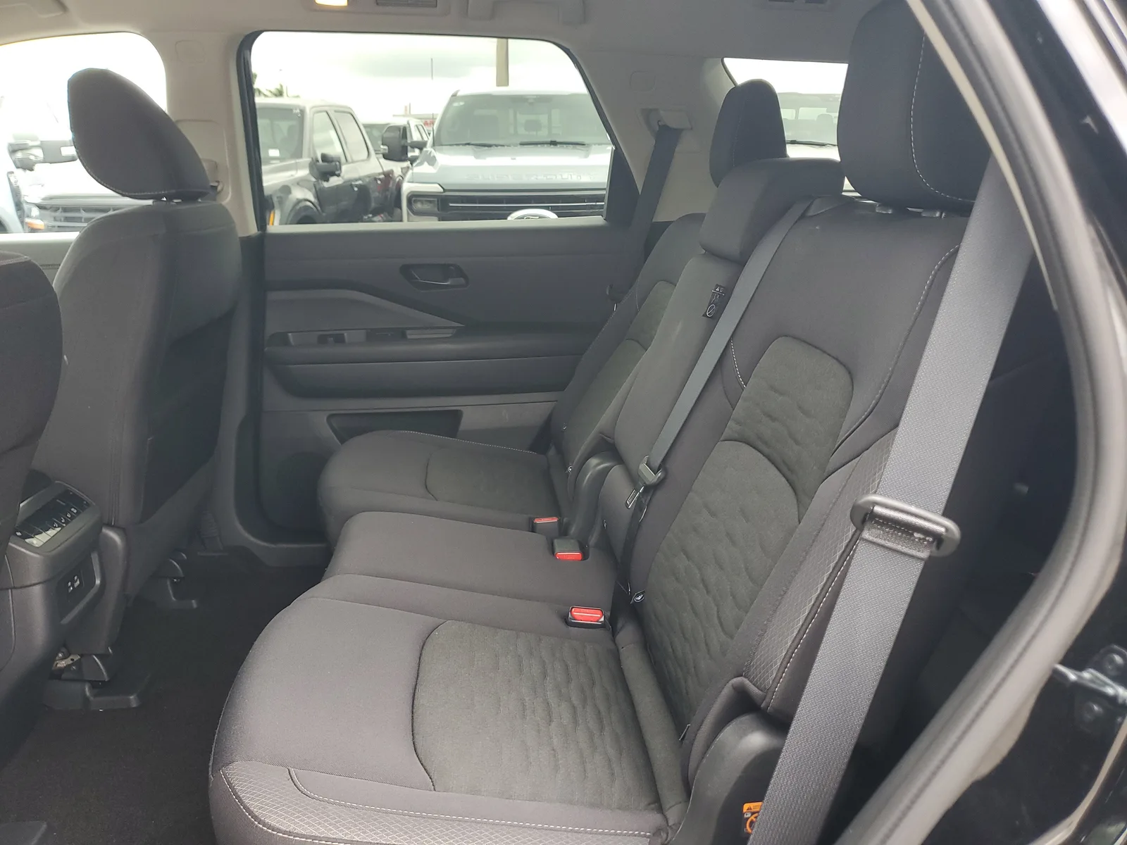 2025 Nissan Pathfinder SV photo 12