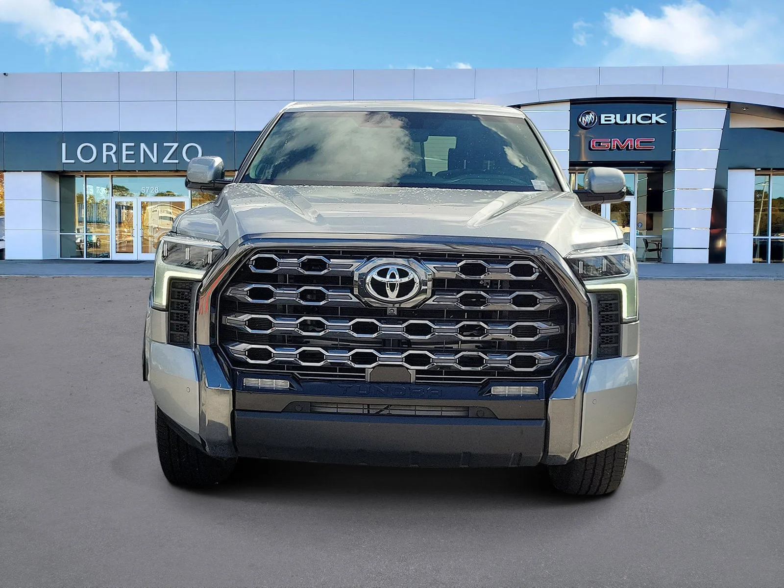 2023 Toyota Tundra 4WD Platinum photo 2