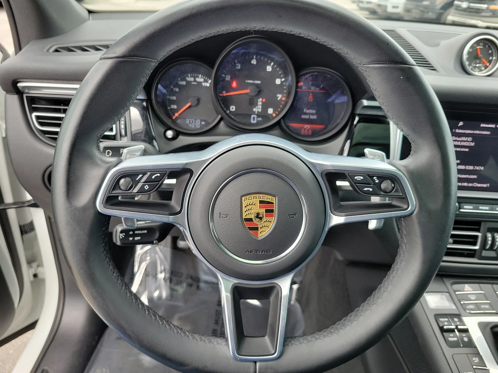 2021 Porsche Macan Base photo 22
