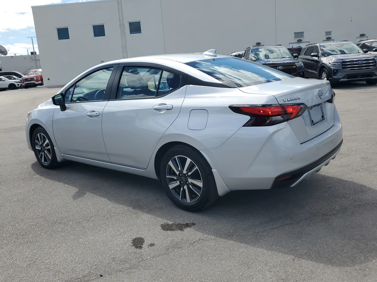 2025 Nissan Versa SV photo 7