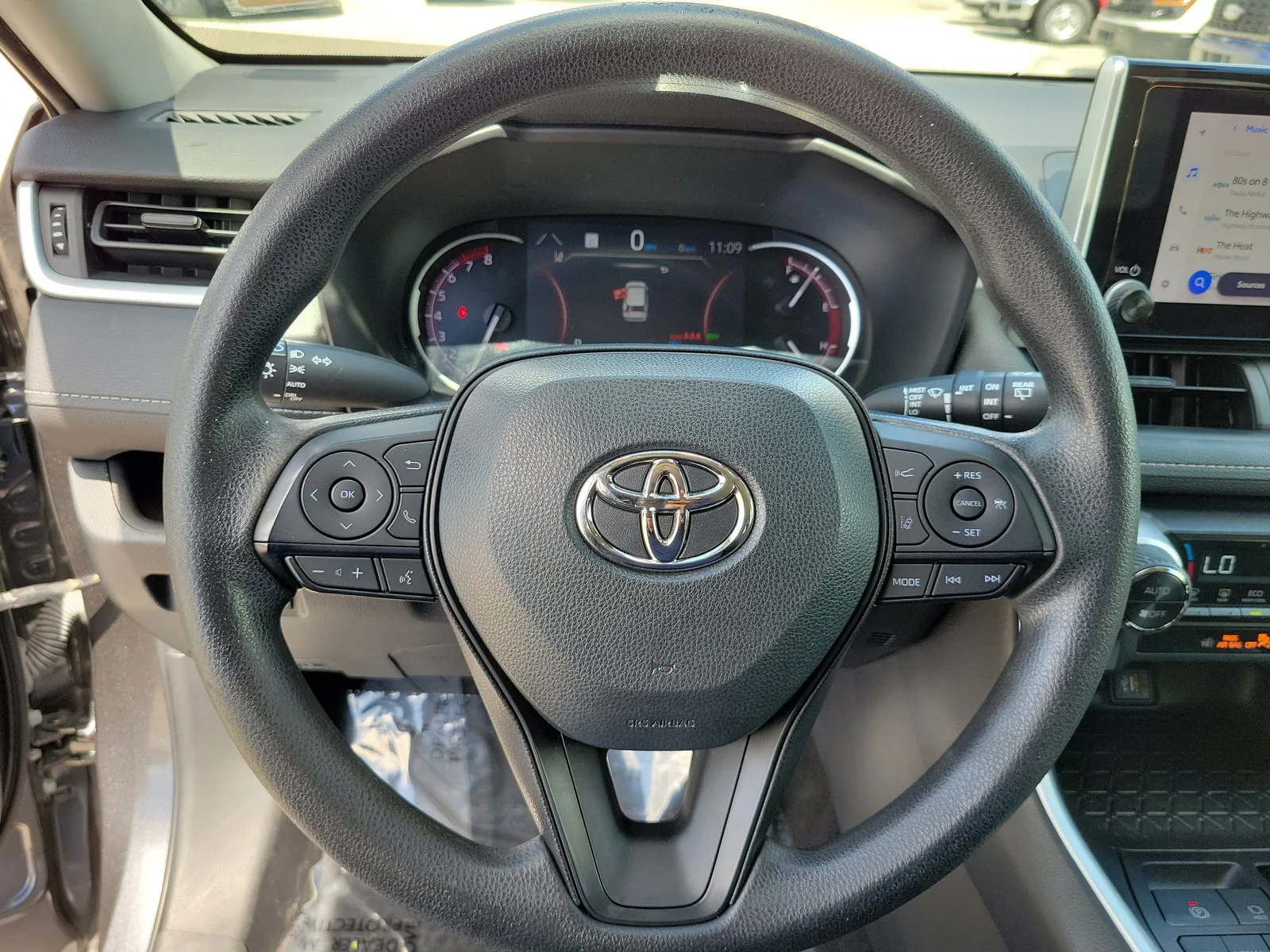2023 Toyota RAV4 XLE photo 26