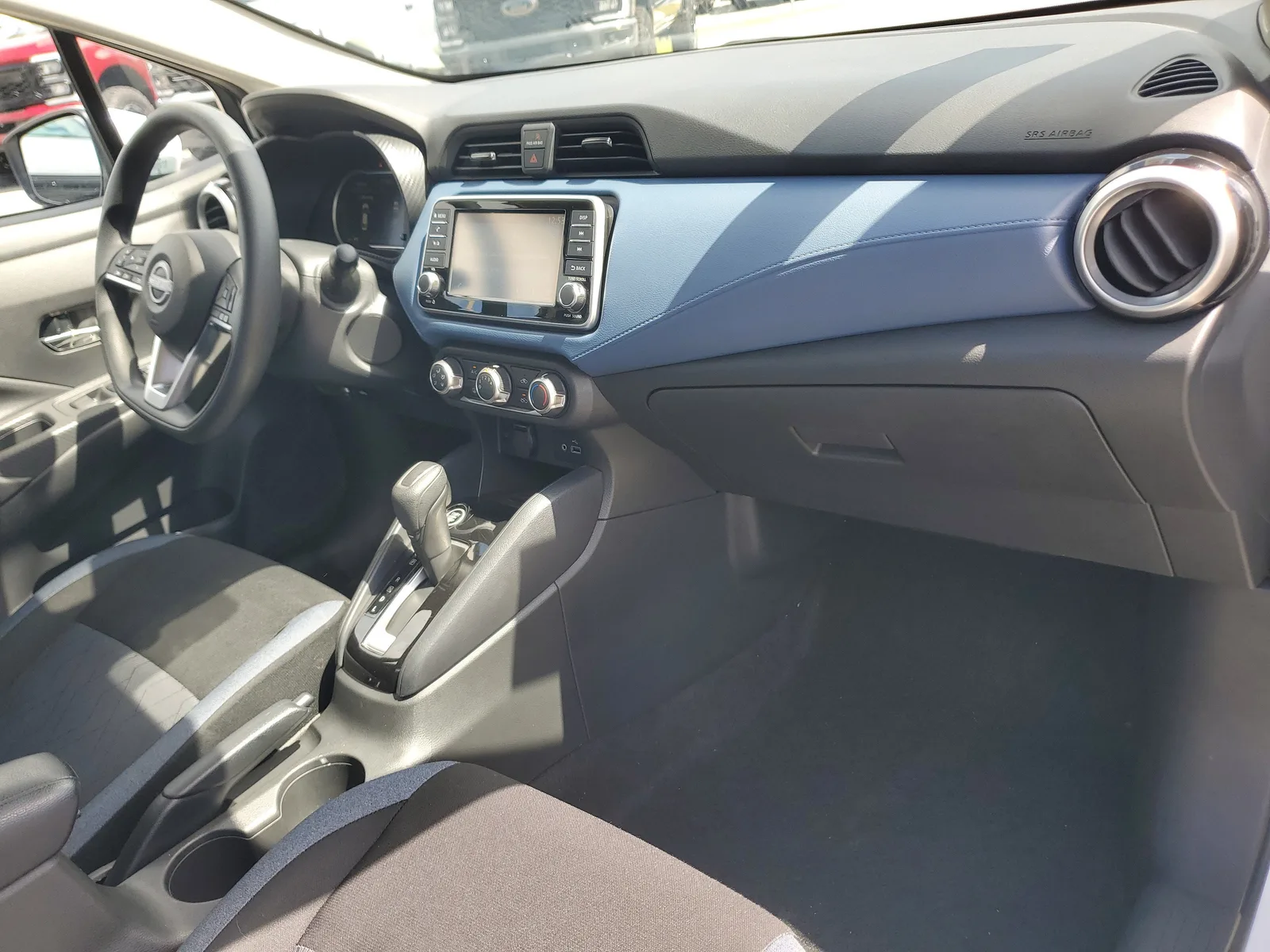 2025 Nissan Versa SV photo 16