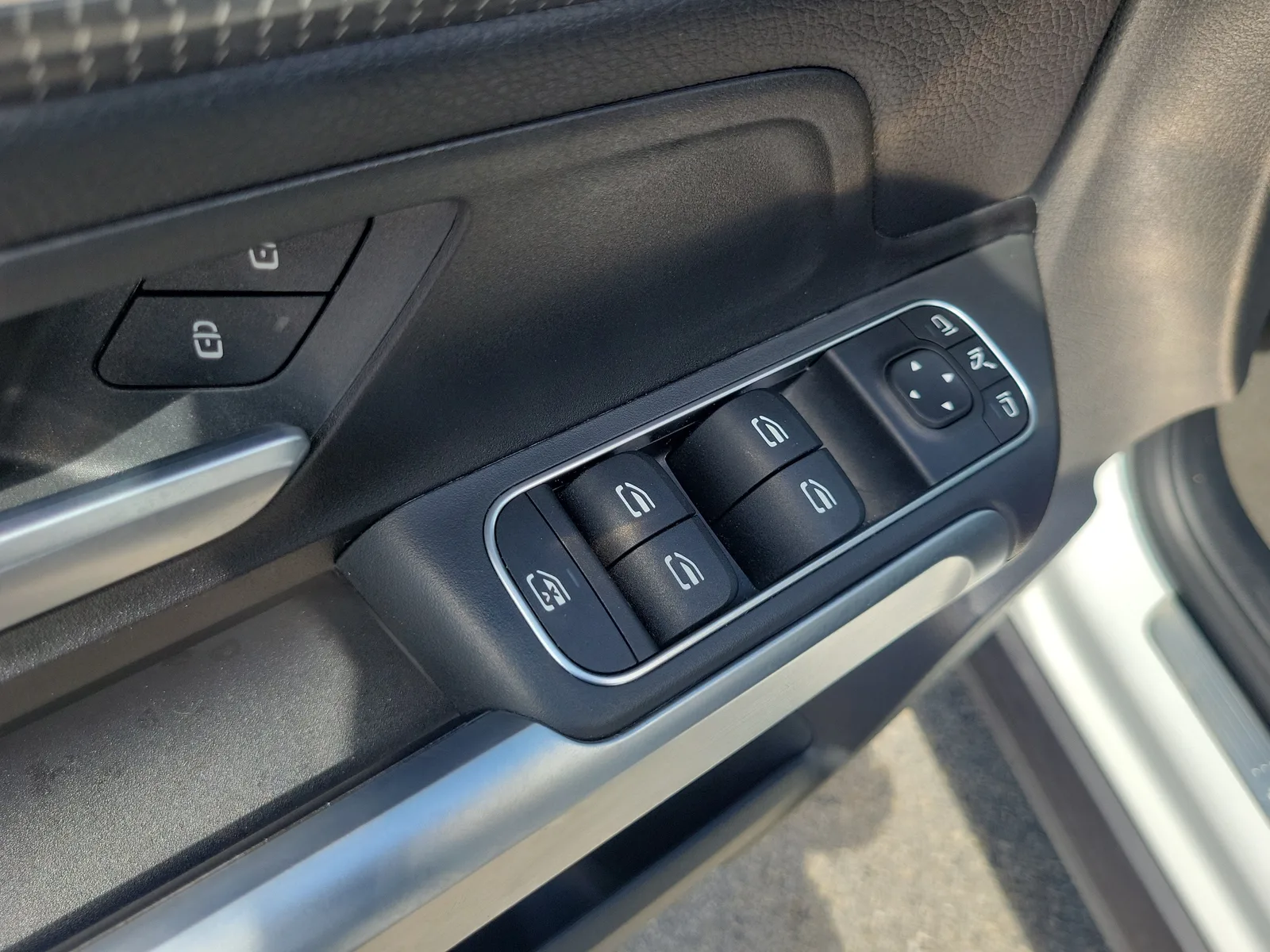2022 Mercedes-Benz GLB GLB 250 photo 25