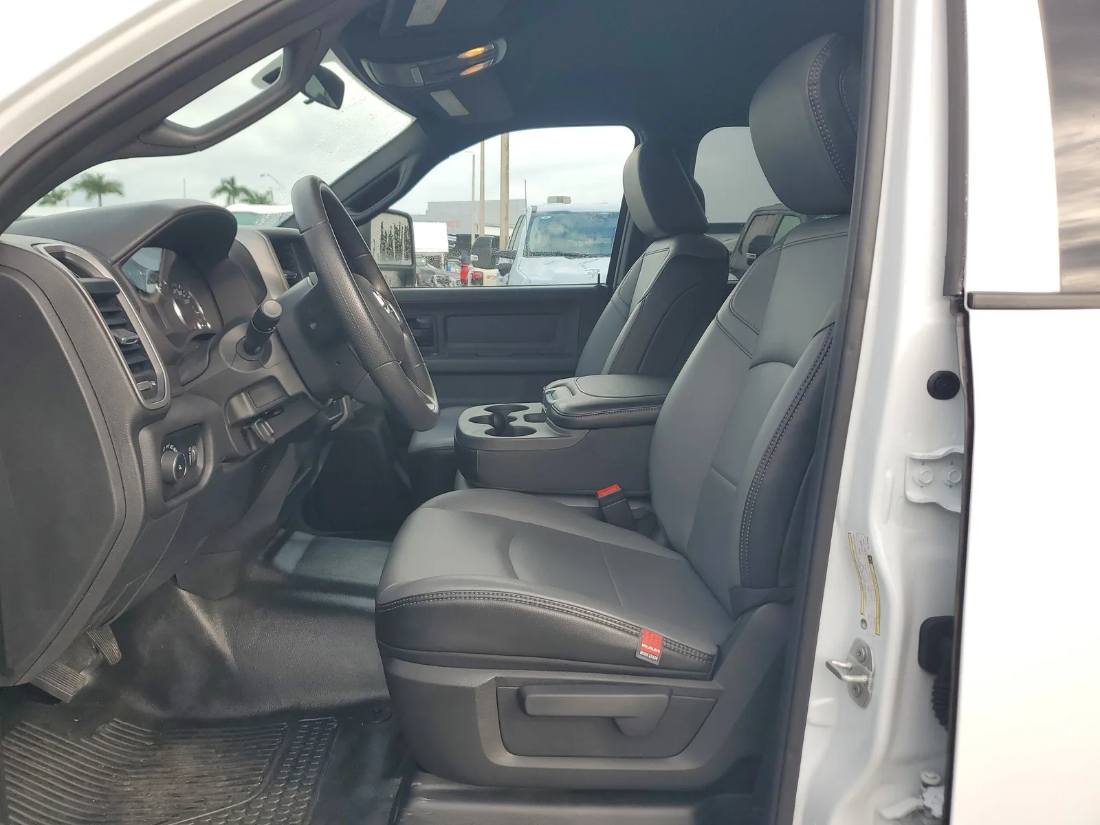 2024 RAM 3500 Tradesman 4WD photo 11