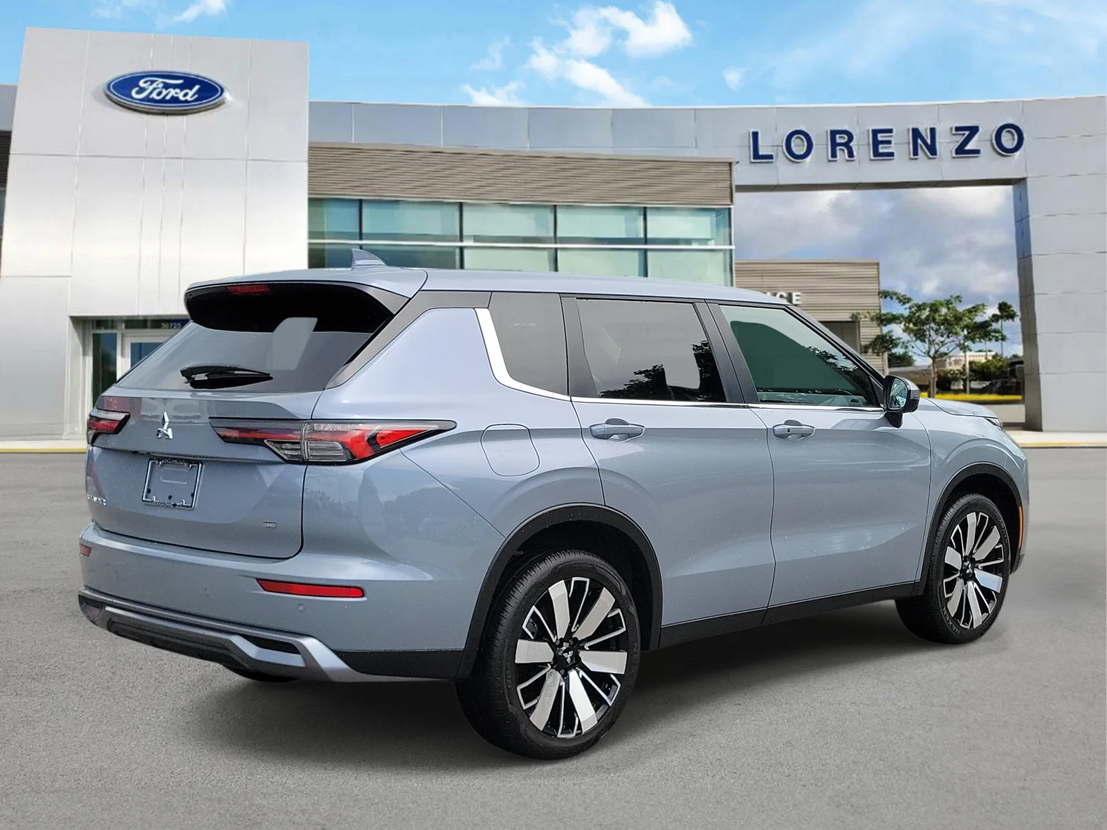 2025 Mitsubishi Outlander SE photo 5