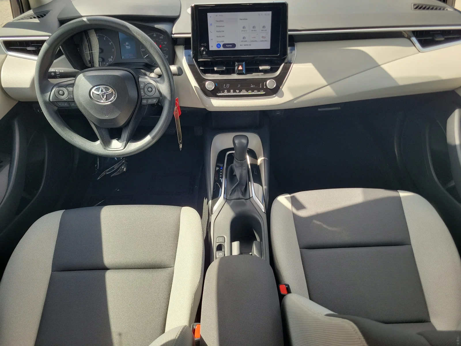 2025 Toyota Corolla LE photo 16