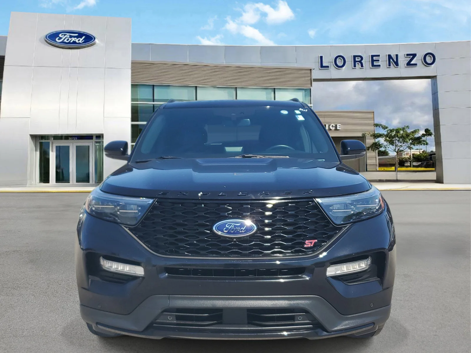 2023 Ford Explorer ST 4WD photo 2