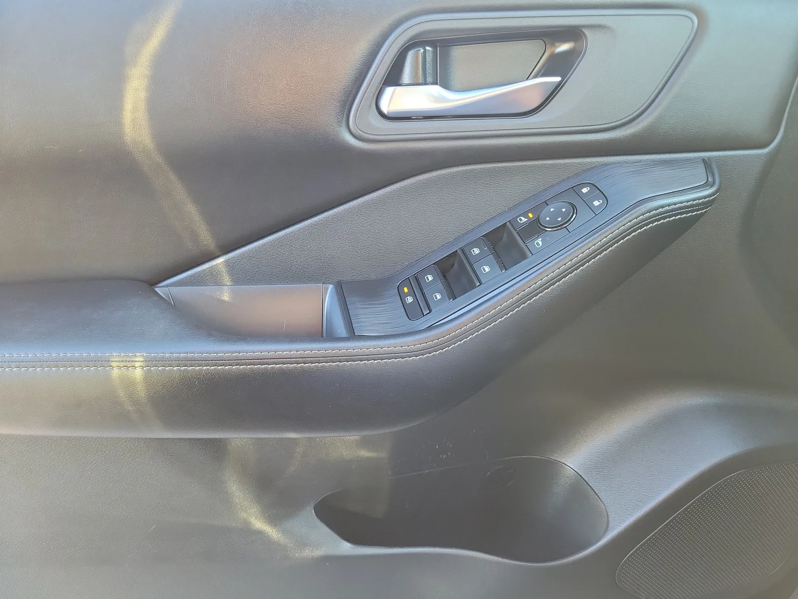 2024 Nissan Rogue SV photo 28