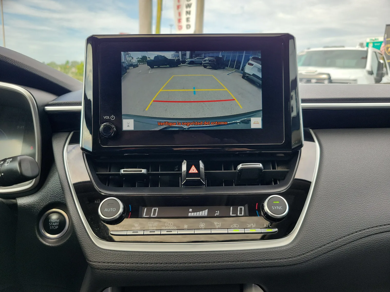 2023 Toyota Corolla Cross XLE photo 10