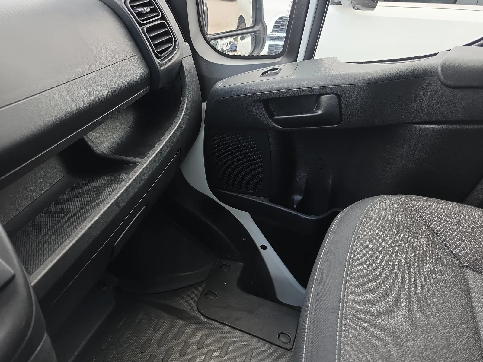2025 RAM ProMaster Cargo Van Tradesman photo 23