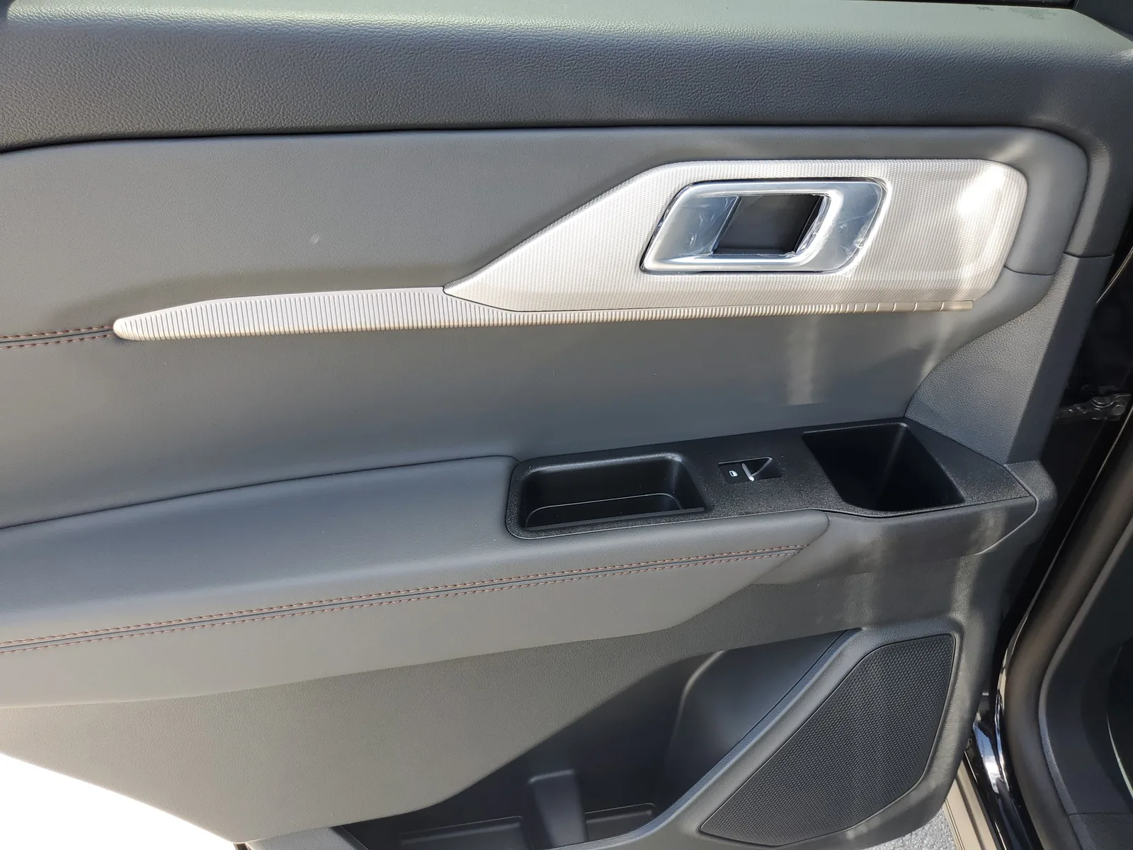 2025 Ford Explorer Active photo 9