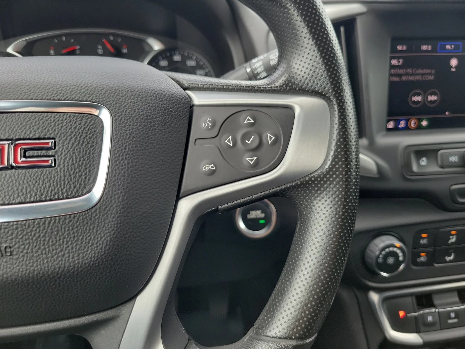 2024 GMC Terrain SLE photo 19