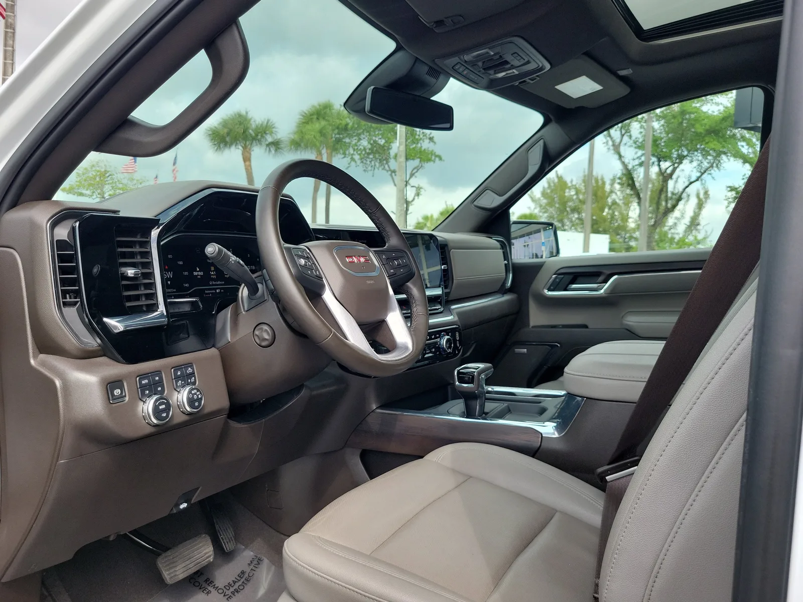 2024 GMC Sierra 1500 SLT photo 9